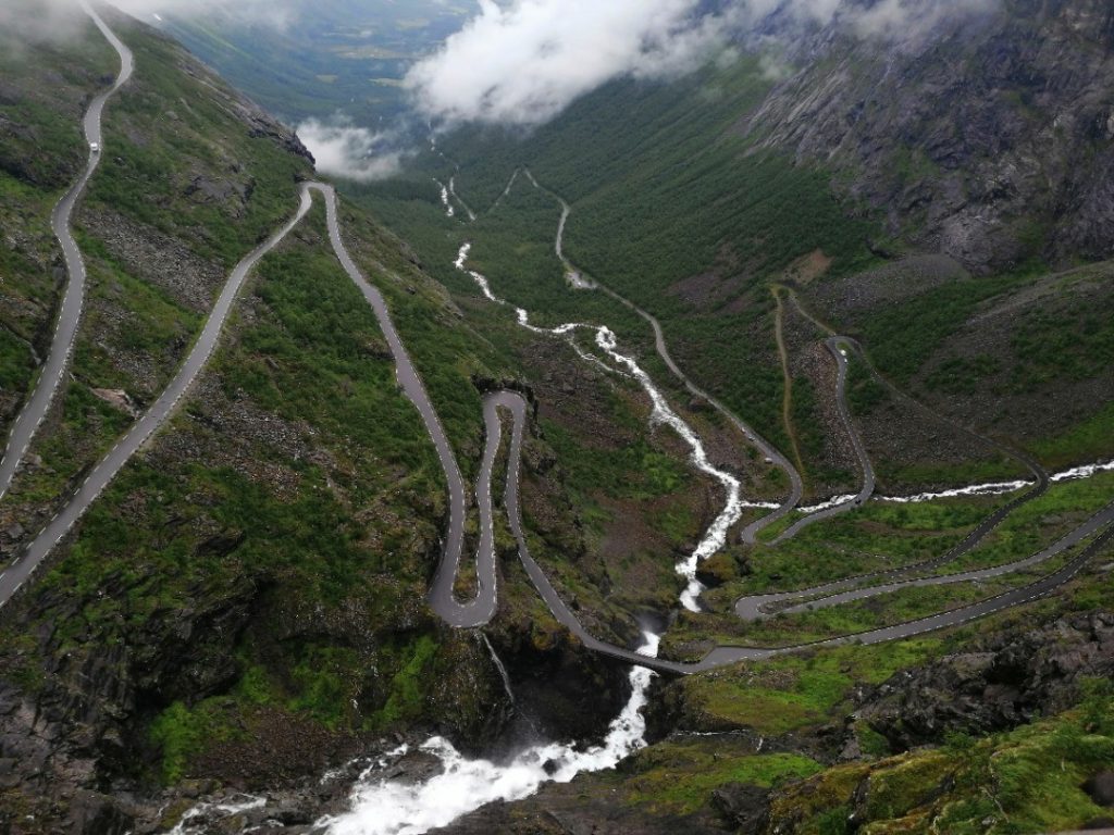 Voyage en train jusqu'à la Trollstigen