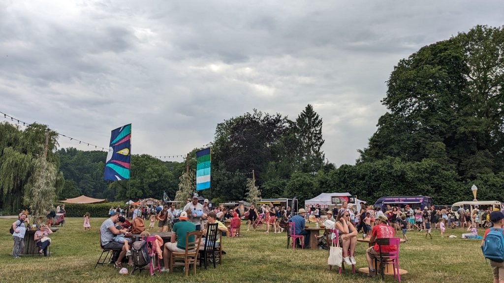 la plaine et ses food trucks sur le site du festival LaSemo